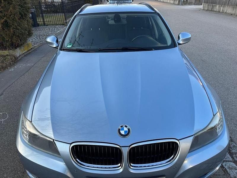 Gebraucht BMW 318 143 PS (105 kW) 2012 Blau Kombi