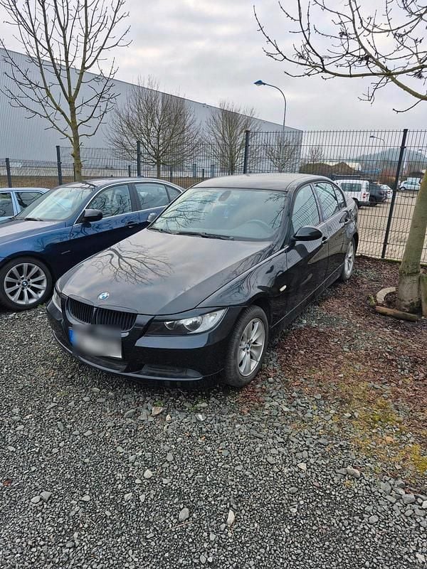 Gebraucht BMW 318 130 PS (95 kW) 2007 Schwarz Limousine
