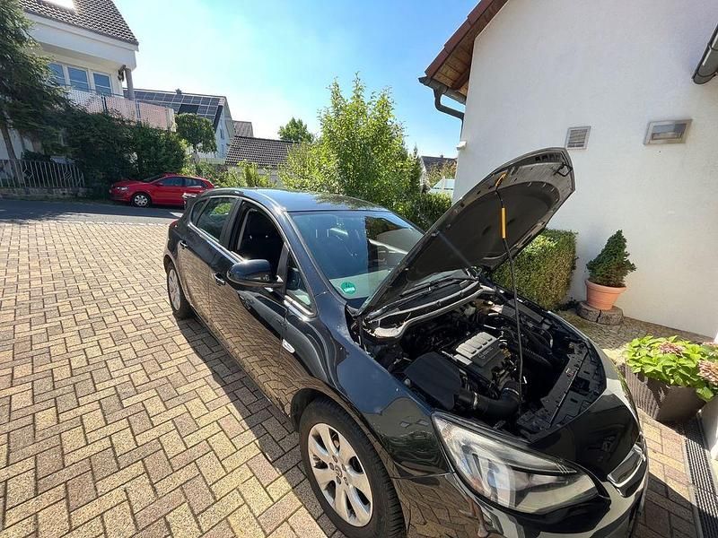 Gebraucht Opel Astra Edition 120 PS (88 kW) 2015 Schwarz Kombi