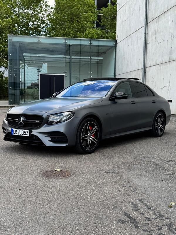 Grau Gebraucht 2018 Mercedes E350 AMG Limousine | 31.500 € (Teuer) - Bild 1/4