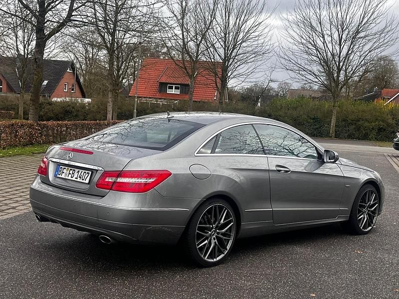Gebraucht Mercedes E350 231 PS (169 kW) 2009 Grau Coupé