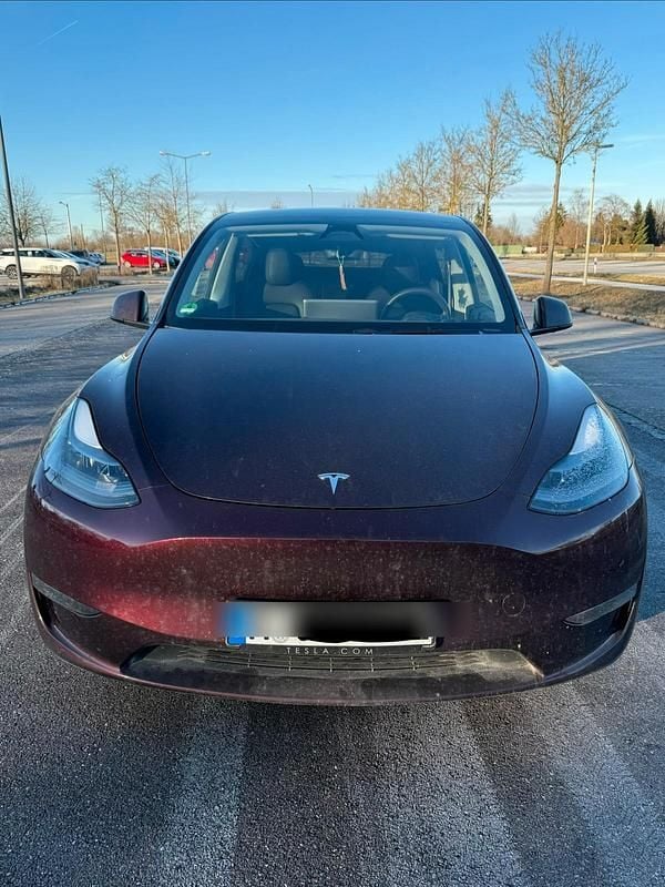 Rot Gebraucht 2024 Tesla Model Y Long Range AWD SUV | 17.023 € - Bild 1/4