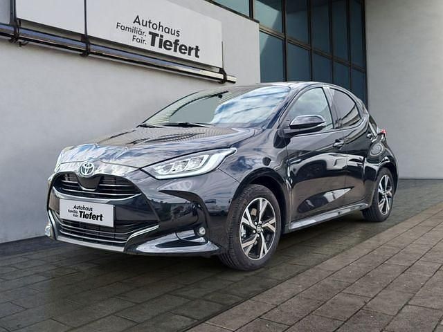 Schwarz Neu 2025 Toyota Yaris Hybrid Limousine | 24.490 € (Fairer Preis) - Bild 1/3