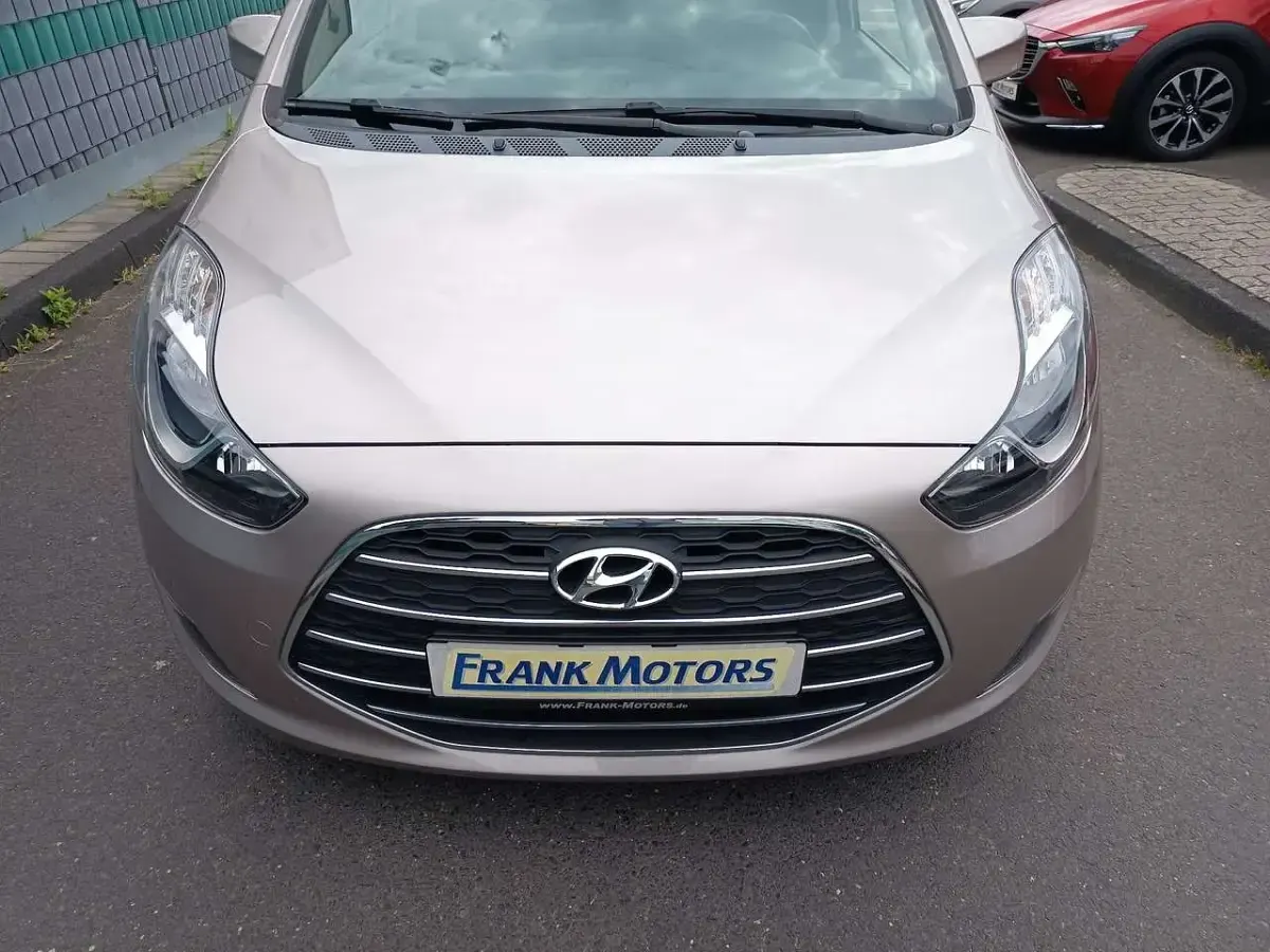 Gebraucht Hyundai i20 Space 125 PS (91 kW) 2019 Beige Kleinwagen