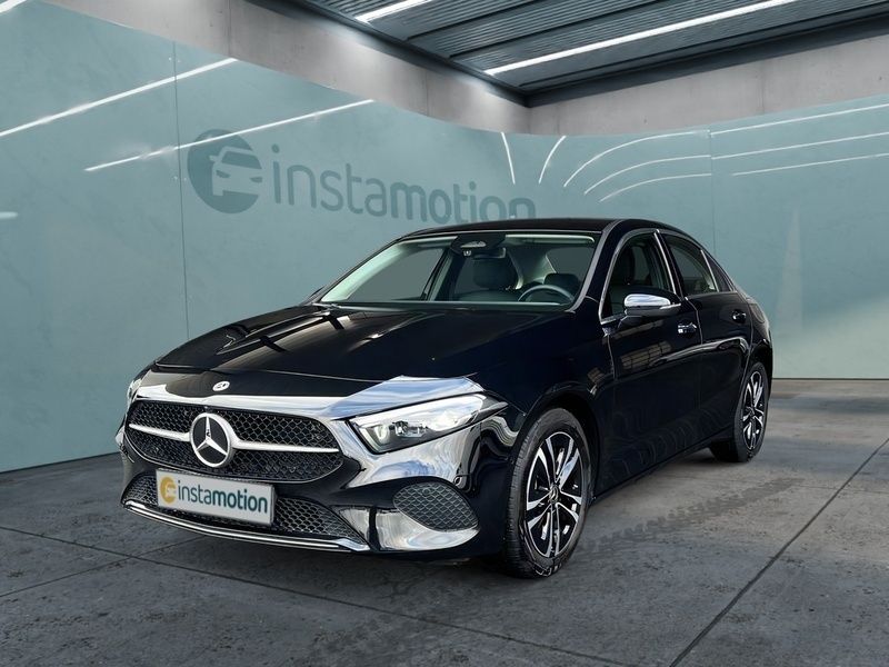 Schwarz Gebraucht 2024 Mercedes A200 Progressive Limousine | 33.190 € (Etwas zu teuer) - Bild 1/4