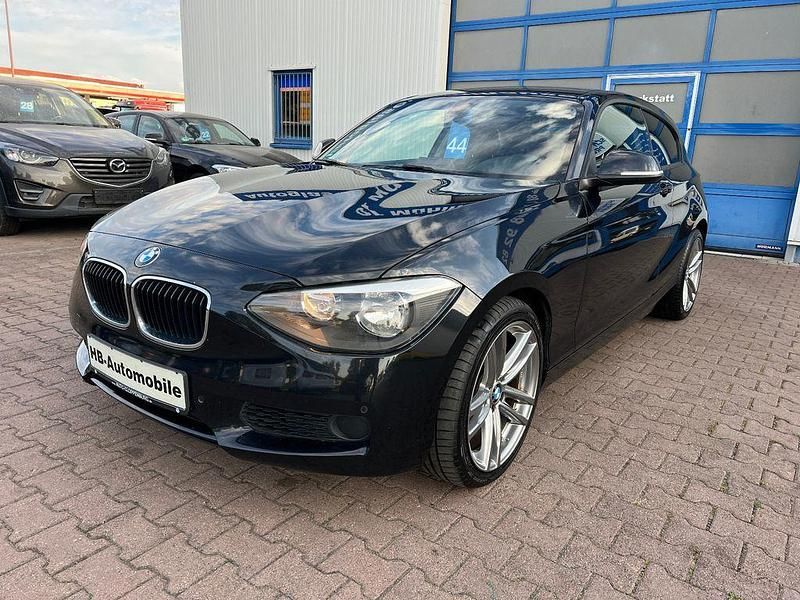 Schwarz Gebraucht 2014 BMW 118 Sport Line Kleinwagen | 5.900 € (Superpreis) - Bild 1/4