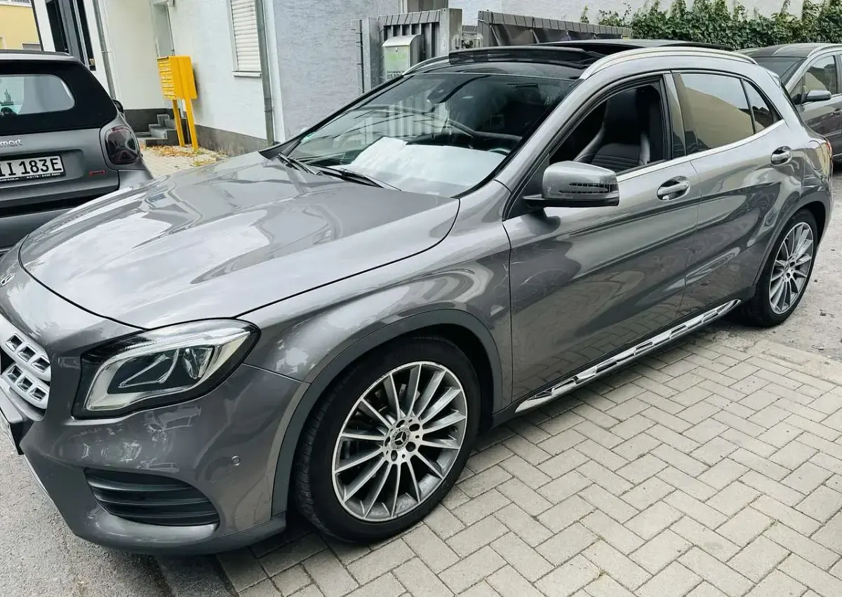 Gebraucht Mercedes GLA250 AMG 211 PS (155 kW) 2019 Mountaingrau  met. SUV