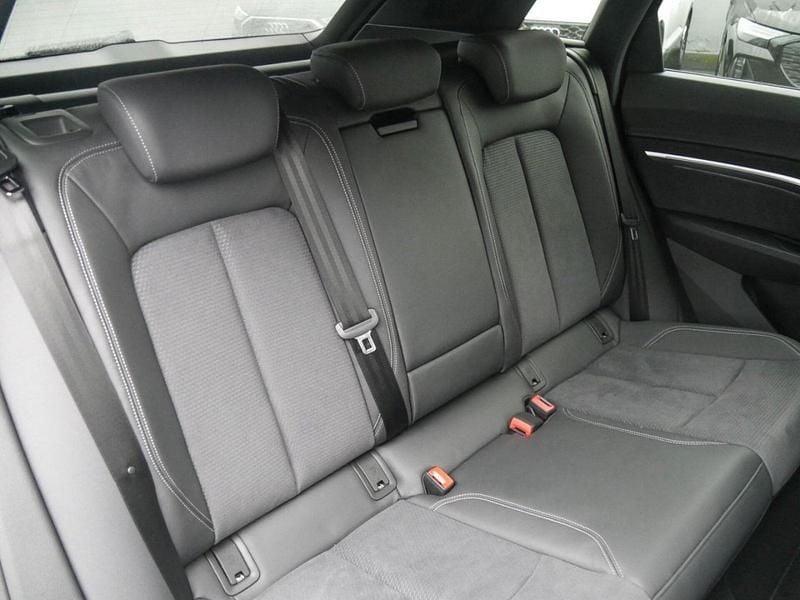 Używany Audi e-tron Ambiente 369 kW (503 KM) 2022 Czarny SUV