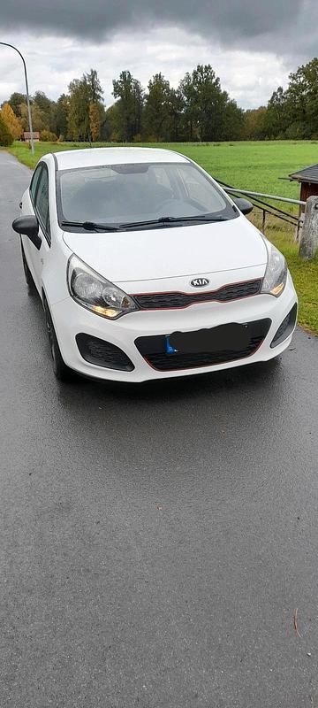 Gebraucht Kia Rio 86 PS (63 kW) 2013 Weiß Limousine