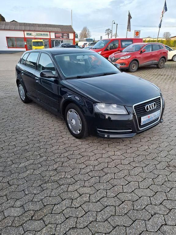Gebraucht Audi A3 Attraction 105 PS (77 kW) 2012 Schwarz Limousine