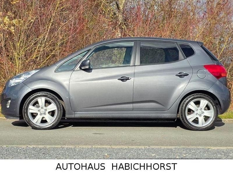 Gebraucht Kia Venga 125 PS (91 kW) 2010 Grau Kleinwagen