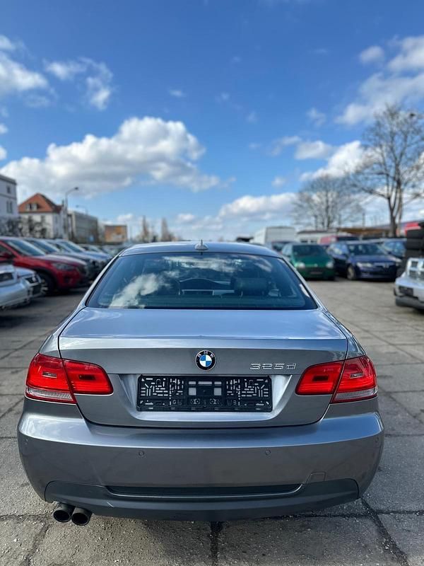 Gebraucht BMW 325 200 PS (147 kW) 2009 Grau Coupé