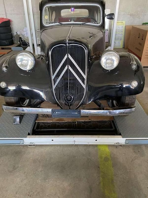 Schwarz Gebraucht 1953 Citroën Acadiane Van | 11.900 € - Bild 1/4