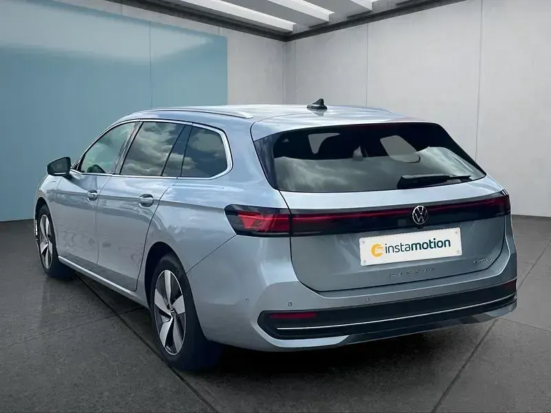 Gebraucht VW Passat 150 PS (110 kW) 2025 Silber Kombi