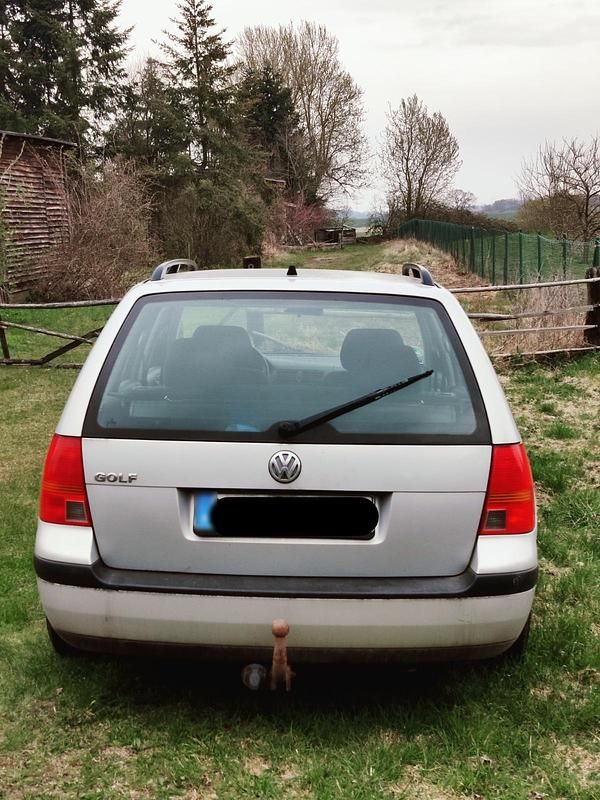 Second-hand VW Golf IV 100 CP (73 kW) 2000 Argintiu Break