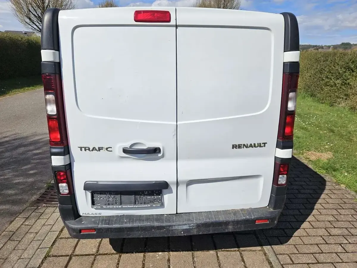 Gebraucht Renault Trafic 120 PS (88 kW) 2015 Weiß Van / Kleinbus