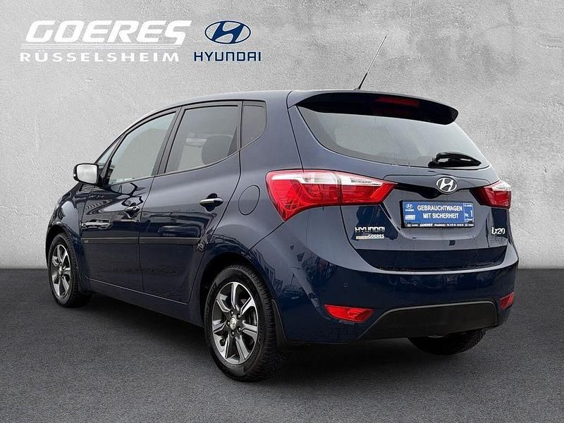 Gebraucht Hyundai i20 125 PS (91 kW) 2019 Blau Van / Kleinbus