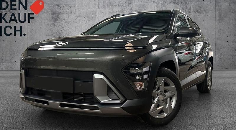Grau Neu 2025 Hyundai Kona Select SUV | 23.899 € (Superpreis) - Bild 1/4