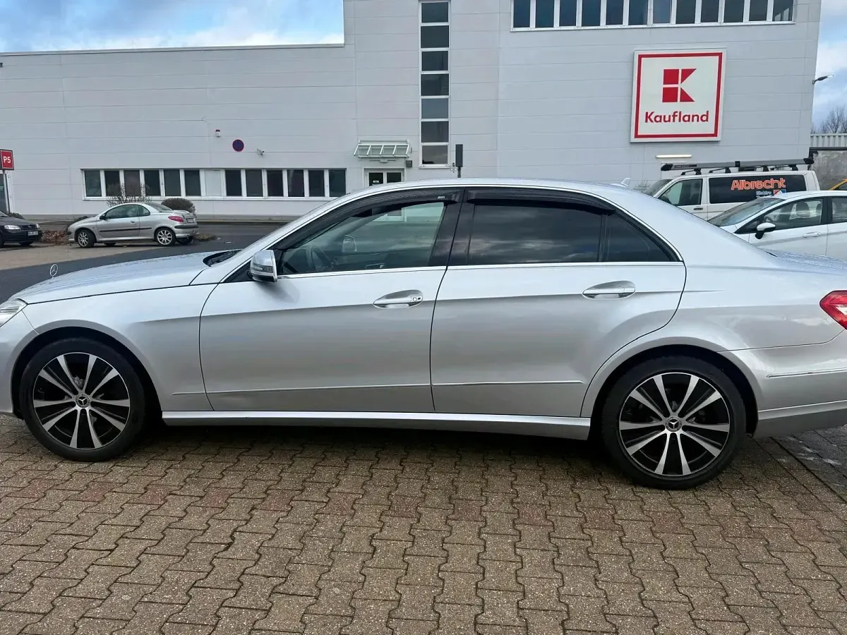 Gebraucht Mercedes E350 211 PS (155 kW) 2012 Grau Limousine