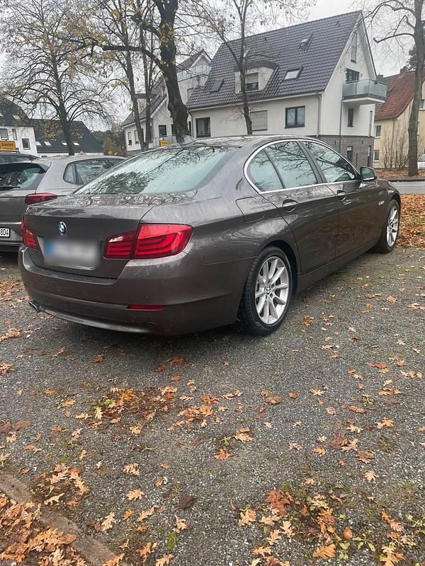 Andere farben Gebraucht 2011 BMW 530 Limousine | 8.900 € (Guter Preis) - Bild 1/4
