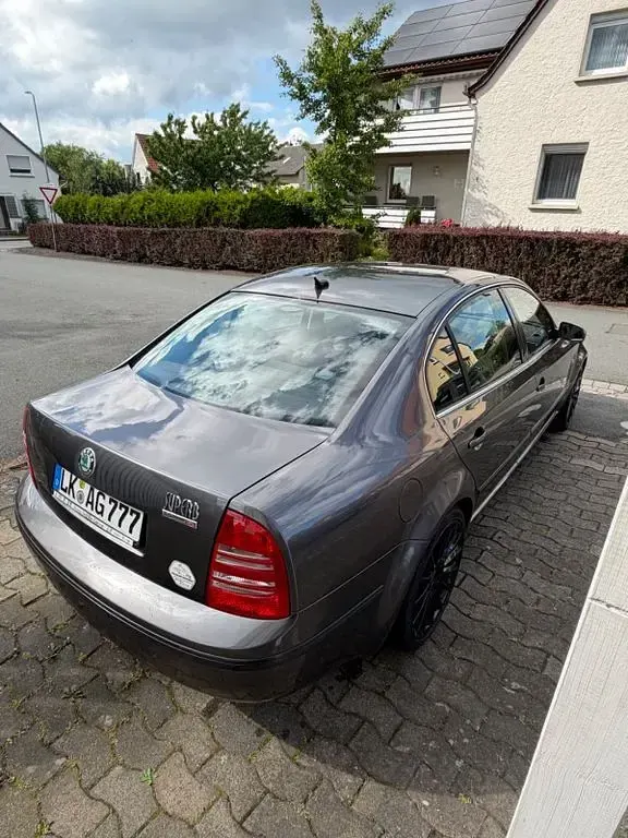 Gebraucht Skoda Superb 131 PS (96 kW) 2005 Grau Limousine