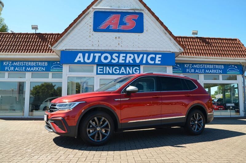 Rot Gebraucht 2023 VW Tiguan Allspace Life SUV | 36.990 € (Teuer) - Bild 1/4