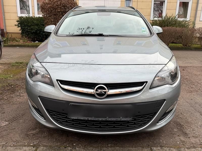 Grau Gebraucht 2013 Opel Astra Sport Kombi | 4.400 € (Guter Preis) - Bild 1/4