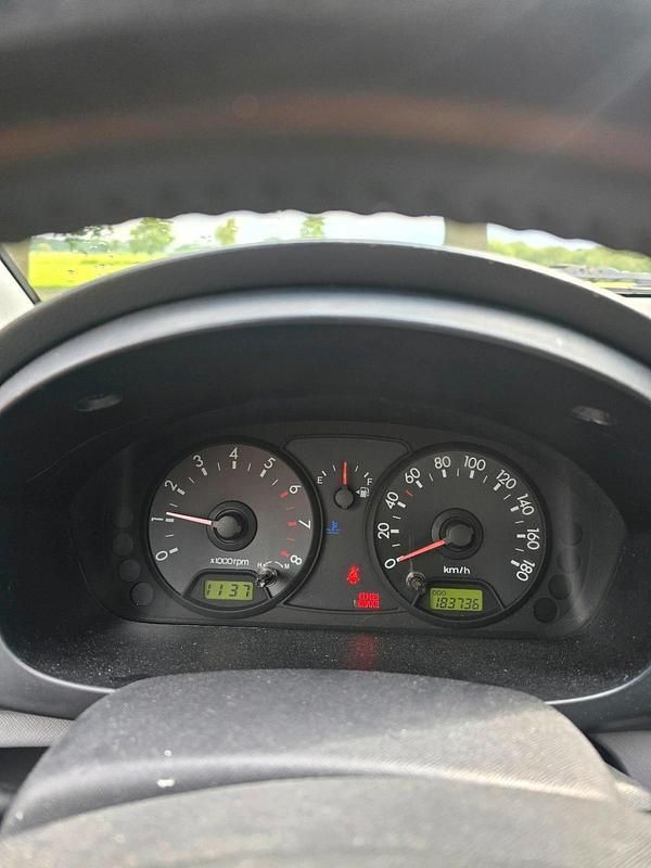 Rot Gebraucht 2005 Kia Picanto LX Kleinwagen | 800 € (Fairer Preis) - Bild 1/4