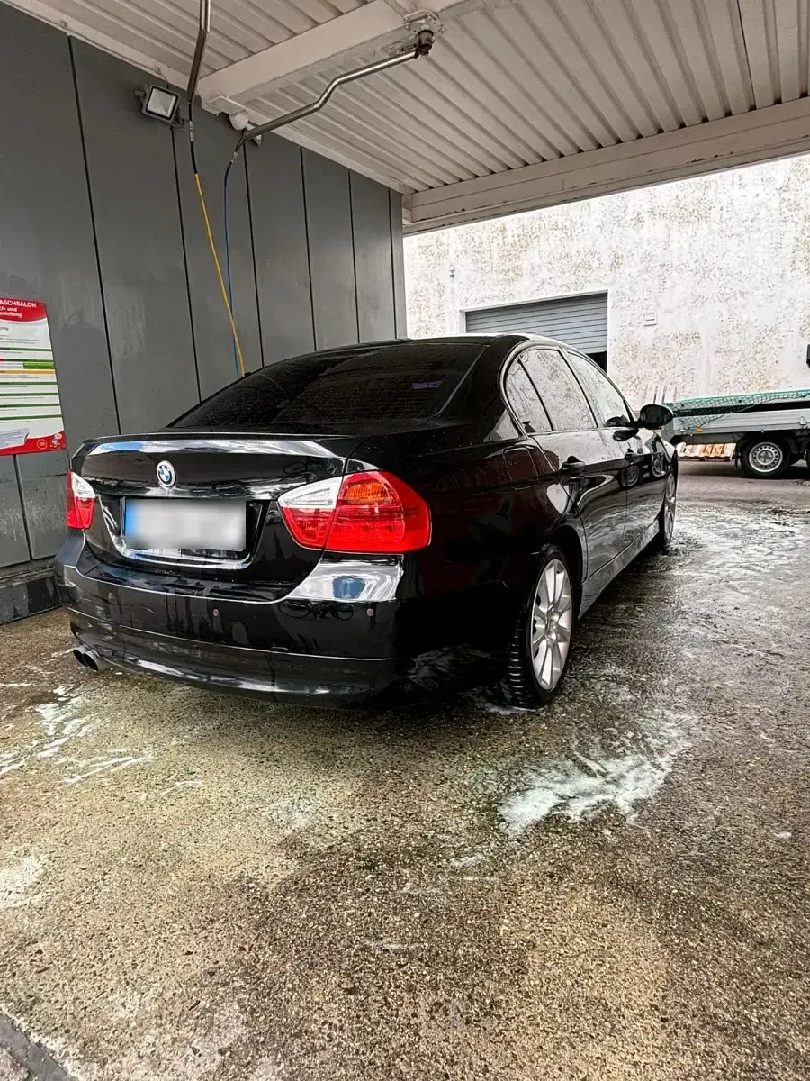 Gebraucht BMW 320 129 PS (94 kW) 2006 Schwarz Limousine