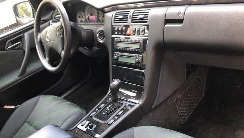 Gebraucht Mercedes E320 Avantgarde 224 PS (164 kW) 2000 Limousine