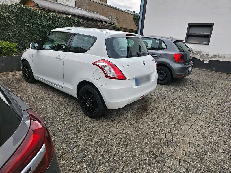 Gebraucht Suzuki Swift 94 PS (69 kW) 2013 Weiß Kleinwagen
