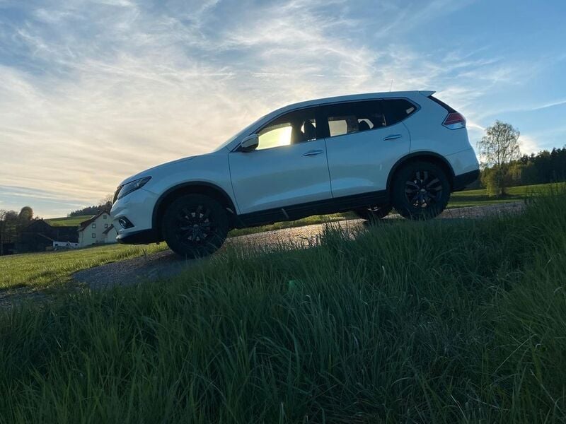 Weiß Gebraucht 2017 Nissan X-Trail Acenta SUV | 14.999 € (Guter Preis) - Bild 1/4