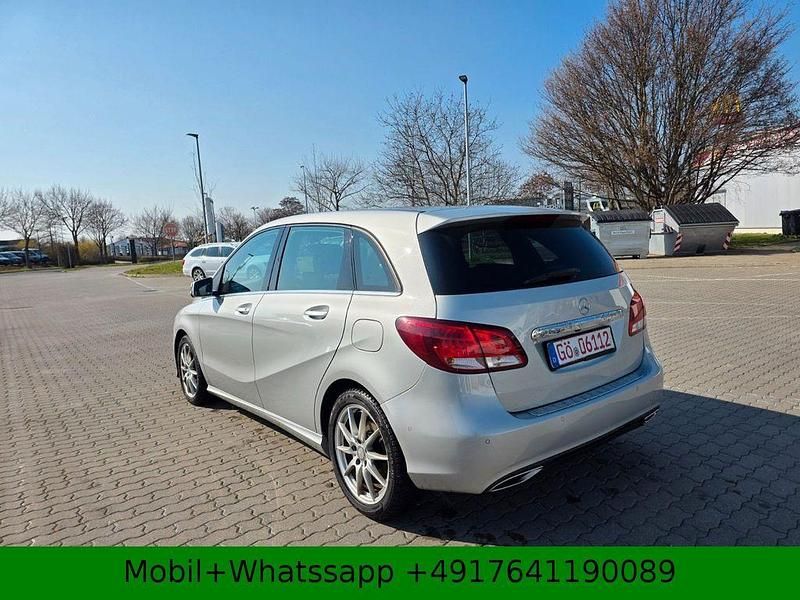 Gebraucht Mercedes B180 122 PS (89 kW) 2015 Silber Van / Kleinbus