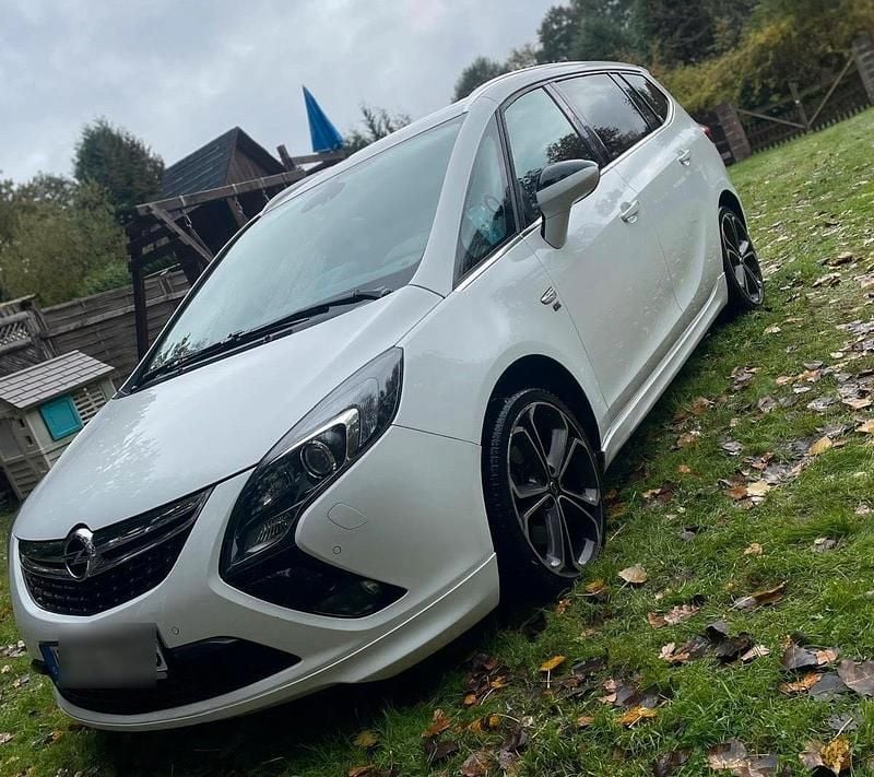 Weiß Gebraucht 2014 Opel Zafira OPC Van / Kleinbus | 6.200 € (Fairer Preis) - Bild 1/4