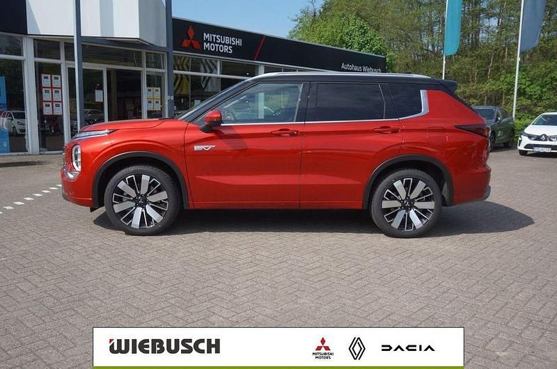Rot Gebraucht 2025 Mitsubishi Outlander P-HEV Top SUV | 54.990 € - Bild 1/4