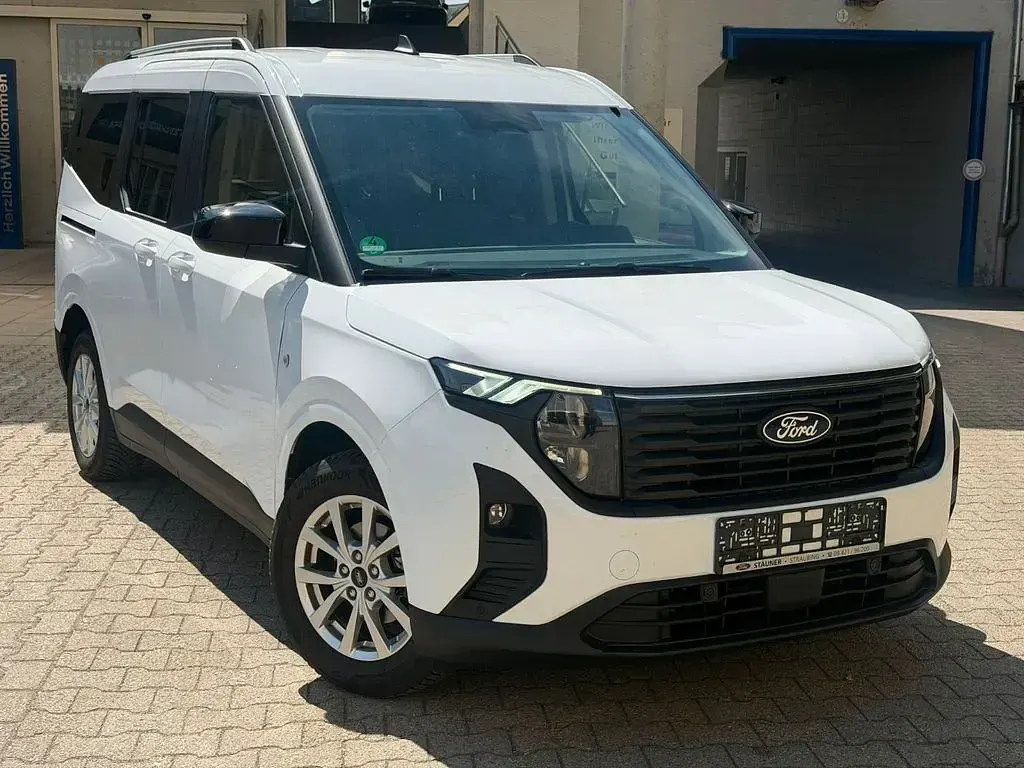 Gebraucht Ford Tourneo Courier Titanium 125 PS (91 kW) 2024 Weiß Van / Kleinbus