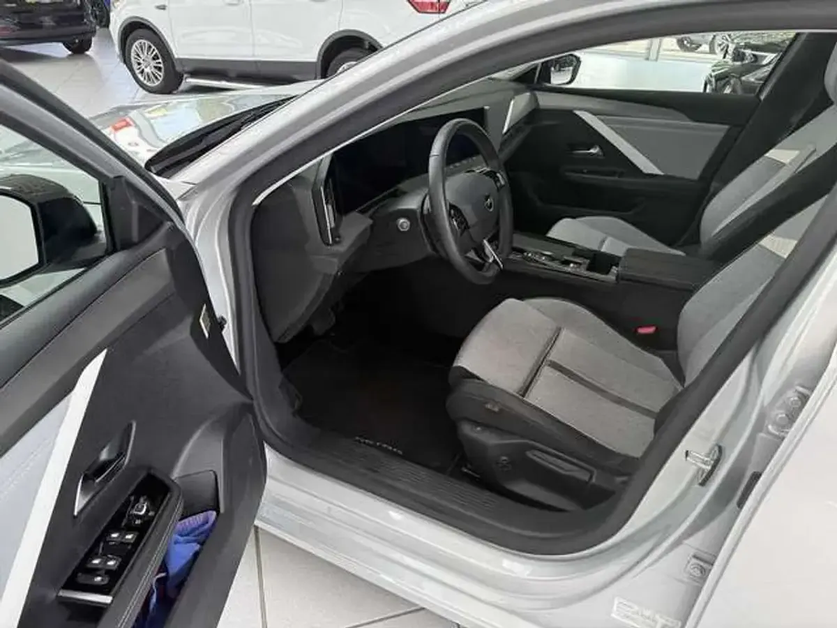 Gebraucht Opel Astra Business Elegance 131 PS (96 kW) 2023 Silber Kombi