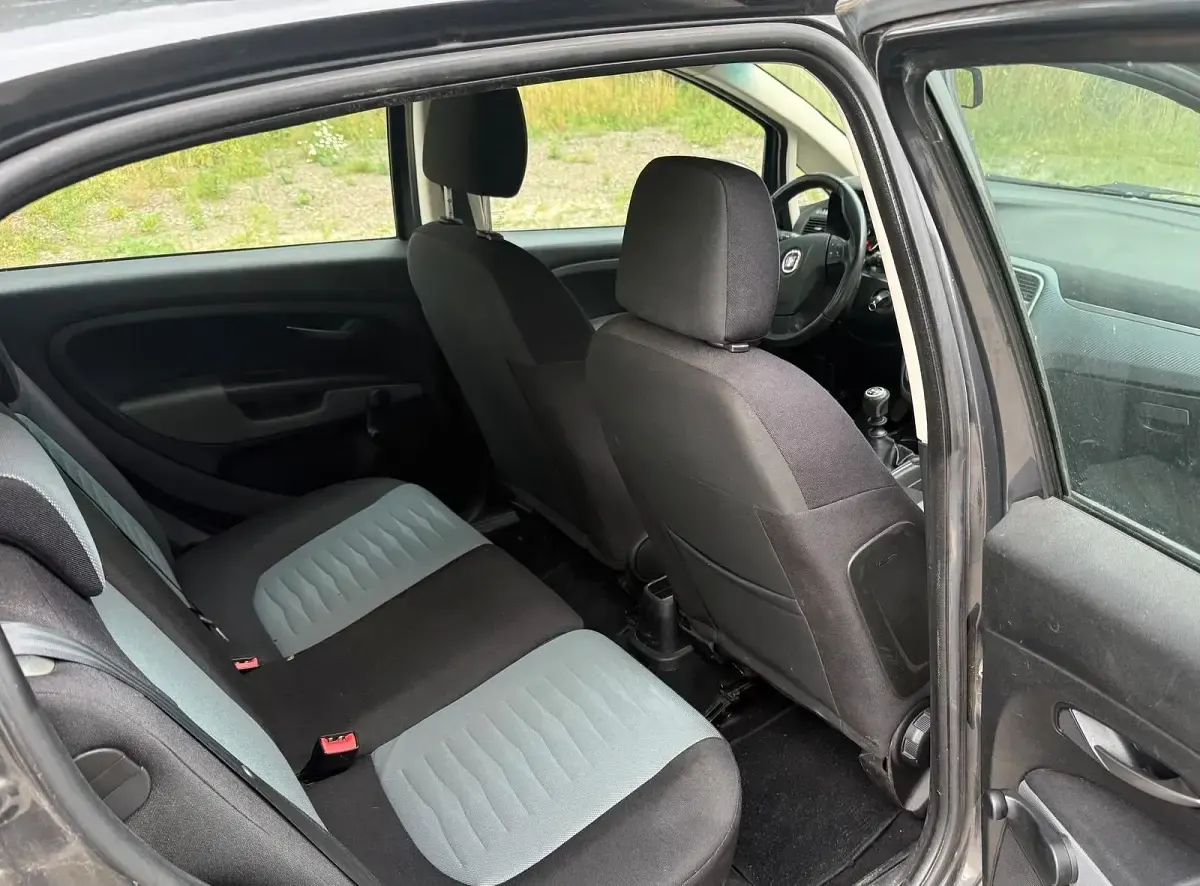 Gebraucht Fiat Grande Punto 78 PS (57 kW) 2010 Grau Kleinwagen