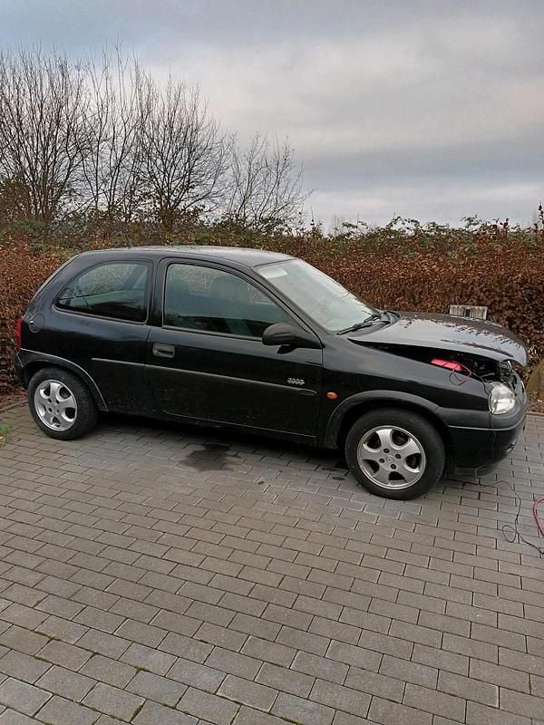 Schwarz Gebraucht 2000 Opel Corsa Edition Kleinwagen | 500 € (Superpreis) - Bild 1/4