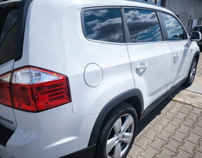 Weiß Gebraucht 2011 Chevrolet Orlando LS Van / Kleinbus | 6.500 € (Guter Preis) - Bild 1/4