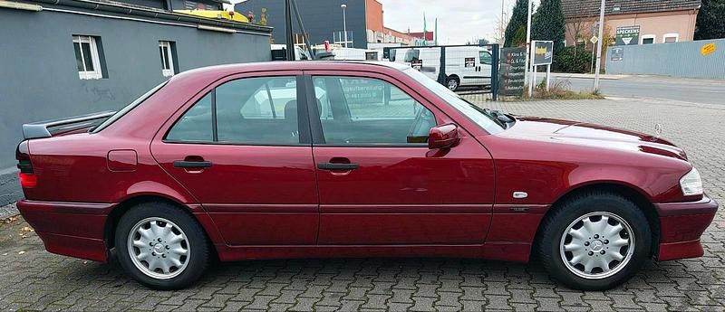 Gebraucht Mercedes C180 122 PS (89 kW) 1998 Rot Limousine