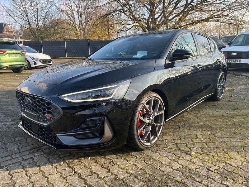 Neu Ford Focus ST 280 PS (205 kW) 2025 Schwarz Limousine