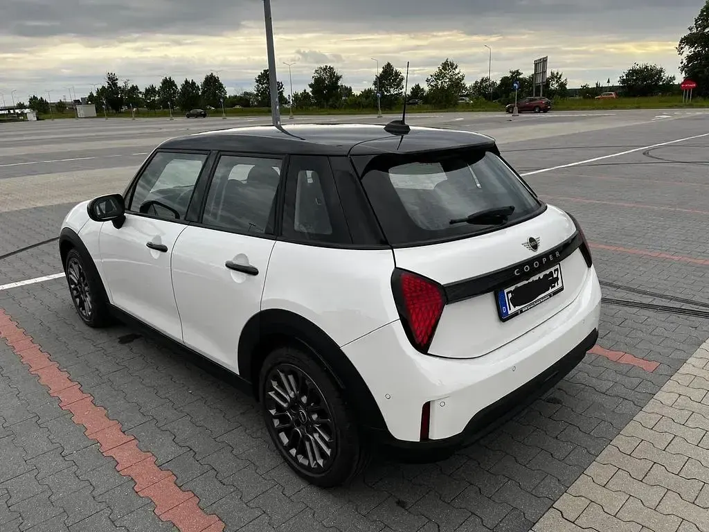 Gebraucht Mini Cooper Classic 156 PS (114 kW) 2024 Weiß Kleinwagen