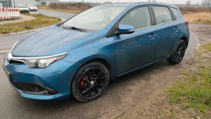 Gebraucht Toyota Auris Edition-S 116 PS (85 kW) 2016 Blau Limousine