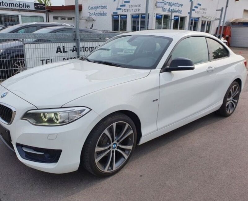 Weiß Gebraucht 2015 BMW 218 Sport Line Coupé | 11.900 € (Fairer Preis) - Bild 1/4