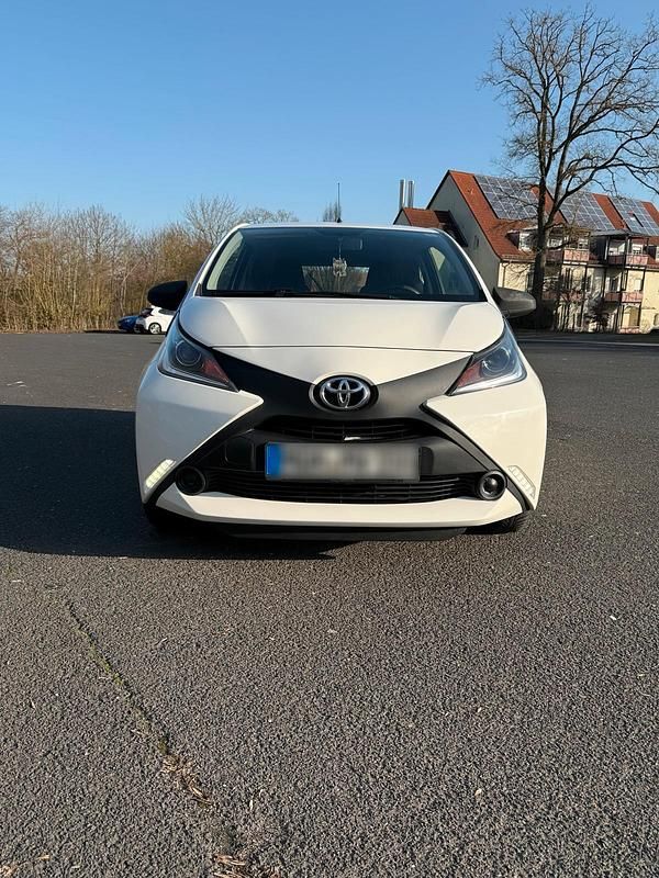 Gebraucht Toyota Aygo 72 PS (52 kW) 2018 Weiß Kleinwagen