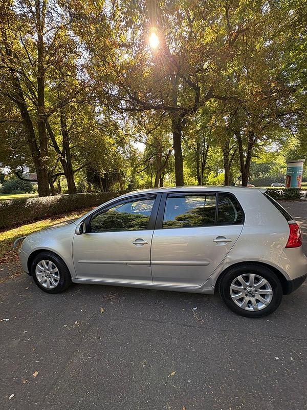Grau Gebraucht 2006 VW Golf V Goal Limousine | 3.900 € (Etwas zu teuer) - Bild 1/4