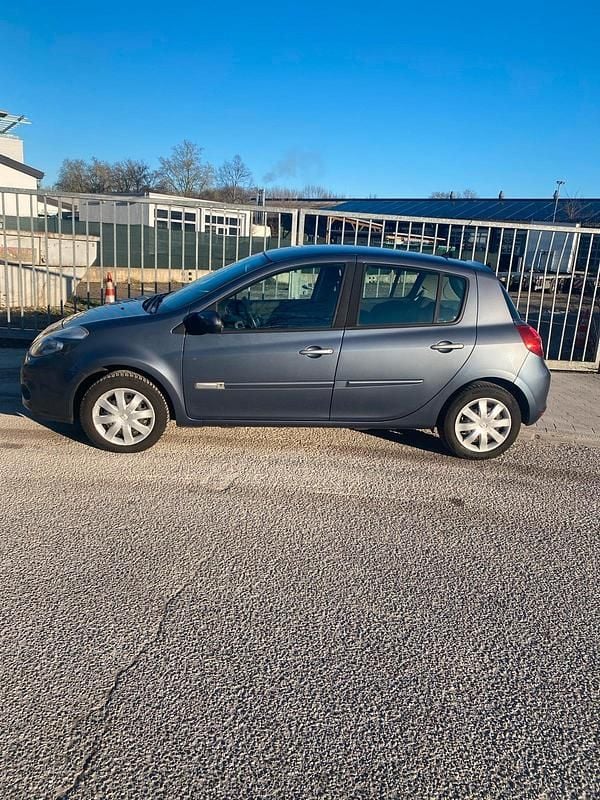 Gebraucht Renault Clio IV 103 PS (75 kW) 2013 Blau Limousine