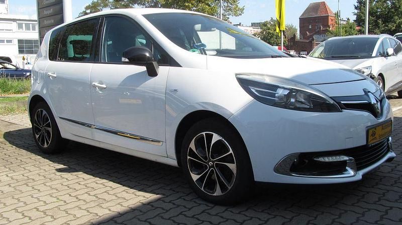 Weiß Gebraucht 2014 Renault Scénic III Bose Edition Van / Kleinbus | 7.200 € (Etwas zu teuer) - Bild 1/4