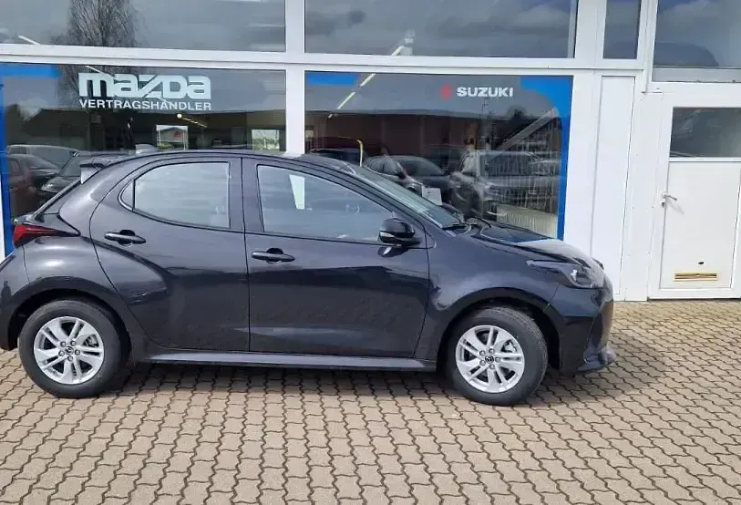 Gebraucht Mazda 2 Center-Line 116 PS (85 kW) 2024 Schwarz Limousine
